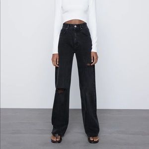 WIDE LEG FULL LENGTH RIPPED JEANS
BLACK 6045/025